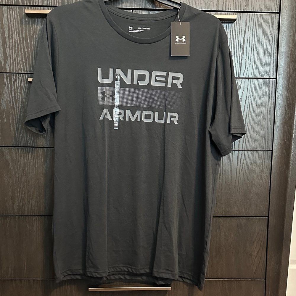 Under Armour Men's Charcoal Gray Tee